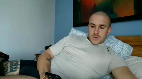 Snapshot of muscleshow00 chatting on November 15, 12:34 pm muscleshow00 online show from November 15, 12:34 pm