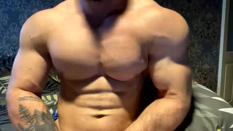 Snapshot of muscularjuggler chatting on September 16, 12:55 am muscularjuggler online show from September 16, 12:55 am