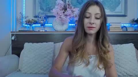 Luna  online show from September 28, 5:29 pm