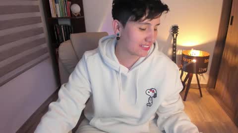 Snapshot of musicayluna chatting on February 24, 6:27 am VALENTINA Luna online show from February 24, 6:27 am