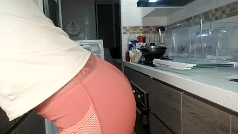 Snapshot of musicayluna chatting on March 4, 2:27 am VALENTINA Luna online show from March 4, 2:27 am