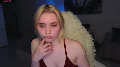 Molly online show from May 20, 9:10 pm
