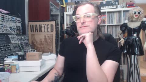 Snapshot of muziknerd chatting on May 24, 6:51 am Muziknerd online show from May 24, 6:51 am