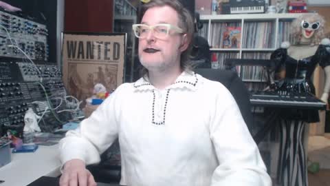 Snapshot of muziknerd chatting on May 30, 5:59 am Muziknerd online show from May 30, 5:59 am