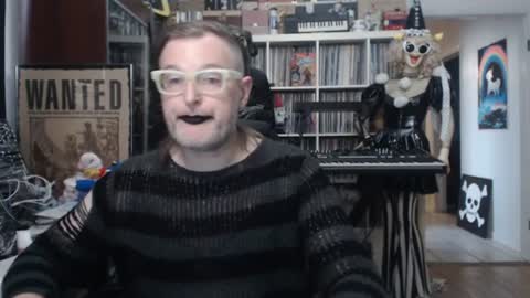 Snapshot of muziknerd chatting on July 16, 11:44 pm Muziknerd online show from July 16, 11:44 pm