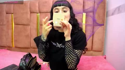 Snapshot of mxlvixje chatting on November 5, 4:01 am SOFIA online show from November 5, 4:01 am