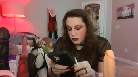 Snapshot of mxsissycharlotte chatting on December 6, 10:19 pm Mx Charlotte online show from December 6, 10:19 pm