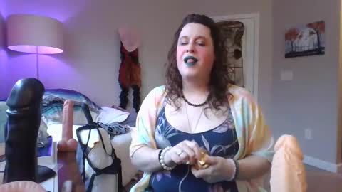 Snapshot of mxsissycharlotte chatting on December 18, 4:06 pm Mx Charlotte online show from December 18, 4:06 pm