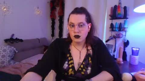 Snapshot of mxsissycharlotte chatting on June 16, 7:05 pm Mx Charlotte online show from June 16, 7:05 pm