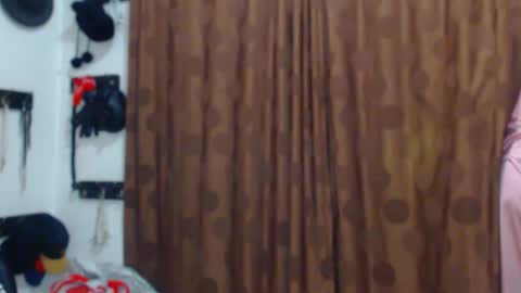     sara      i know you love me xoxox     online show from February 2, 10:14 am