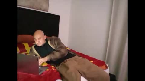 J online show from November 23, 7:30 am