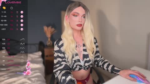 Snapshot of my_muse chatting on December 28, 12:24 pm Sandra Muse online show from December 28, 12:24 pm