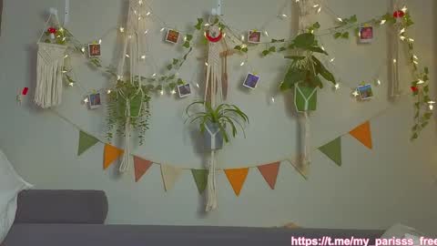 Snapshot of my_parisss chatting on October 31, 4:57 am PARIS online show from October 31, 4:57 am