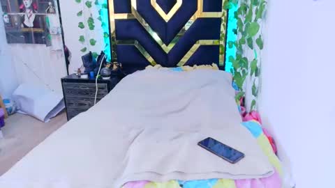 miagosling  NTMU  Dont forget follow me  online show from September 30, 6:35 pm