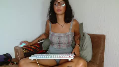Snapshot of myamillor chatting on March 24, 9:20 pm myamillor online show from March 24, 9:20 pm