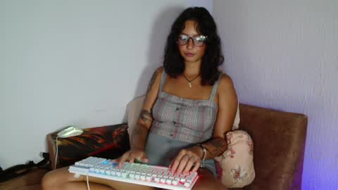 Snapshot of myamillor chatting on March 29, 9:26 pm myamillor online show from March 29, 9:26 pm