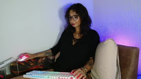 Snapshot of myamillor chatting on April 4, 8:28 pm myamillor online show from April 4, 8:28 pm