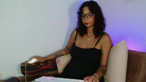 Snapshot of myamillor chatting on April 5, 9:01 pm myamillor online show from April 5, 9:01 pm