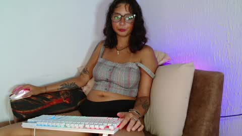 Snapshot of myamillor chatting on April 6, 10:11 pm myamillor online show from April 6, 10:11 pm