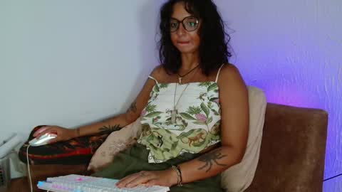 Snapshot of myamillor chatting on April 11, 8:57 pm myamillor online show from April 11, 8:57 pm