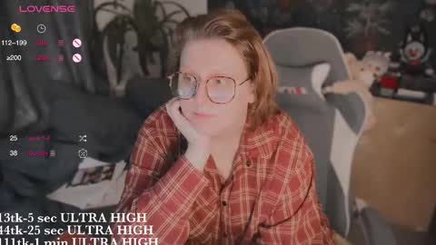 Snapshot of myanotherday chatting on December 4, 2:21 am Kate online show from December 4, 2:21 am