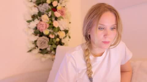 Mya-be Yours P online show from January 3, 12:43 am