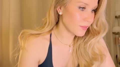 Mya-be Yours P online show from January 21, 12:15 am