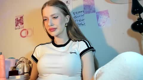 Snapshot of mychloecute chatting on May 16, 9:46 pm chloe online show from May 16, 9:46 pm