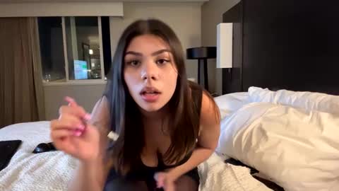 Snapshot of mycreamydreams chatting on January 27, 2:42 am mycreamydreams online show from January 27, 2:42 am