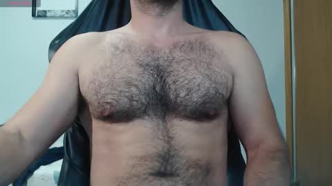Snapshot of myhairymacho chatting on October 16, 12:11 am Juan  OF  myhairymacho online show from October 16, 12:11 am