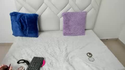 Snapshot of myinnocentwhore chatting on August 6, 6:37 am LINDA AND EMILIO online show from August 6, 6:37 am