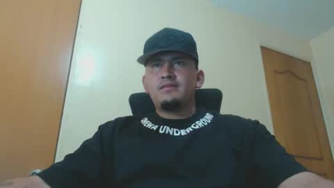 Snapshot of myke_andrade chatting on January 17, 3:45 am myke_andrade online show from January 17, 3:45 am