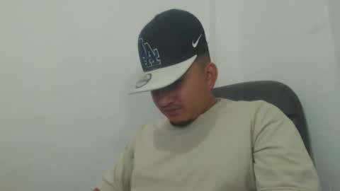 Snapshot of myke_andrade chatting on March 7, 7:49 pm myke_andrade online show from March 7, 7:49 pm