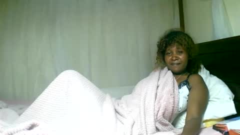 Snapshot of mylindasweet chatting on February 5, 1:37 am linda online show from February 5, 1:37 am