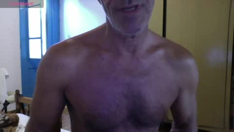 Snapshot of mynakedbeach chatting on June 20, 5:10 am Bi sexy guy lovense hush is on private is open or password show tip if you like. online show from June 20, 5:10 am