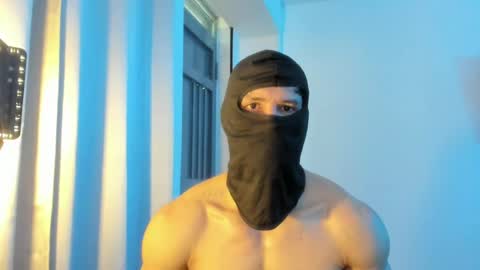 Snapshot of mysterious_muscles chatting on June 20, 2:31 pm mysterious_muscles online show from June 20, 2:31 pm