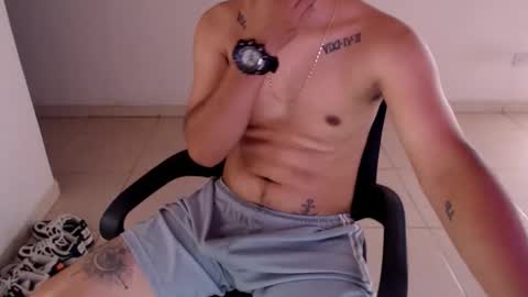 Snapshot of mysteryboy_thin16 chatting on May 20, 9:54 pm mysteryboy_thin16 online show from May 20, 9:54 pm