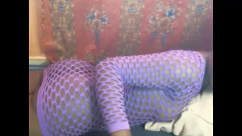 Snapshot of mystic_linna chatting on November 25, 7:30 am mystic_linna online show from November 25, 7:30 am