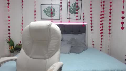 Snapshot of mysticmature chatting on March 2, 1:36 am Mystic online show from March 2, 1:36 am