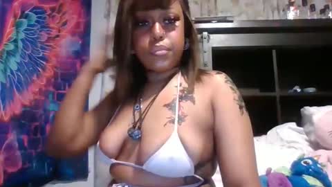 Snapshot of mysticthegoddess chatting on November 18, 5:01 am mysticthegoddess online show from November 18, 5:01 am