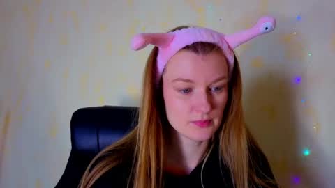 mysticvenus_ online show from April 7, 2:50 pm