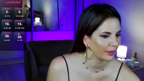 Snapshot of mystique_girl_ chatting on November 25, 6:30 pm Angeline online show from November 25, 6:30 pm