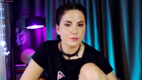 Snapshot of mystique_girl_ chatting on March 15, 7:09 pm Angeline online show from March 15, 7:09 pm