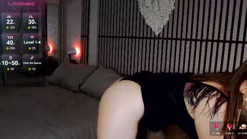 Snapshot of mystique_girl_ chatting on June 19, 6:56 pm Angeline online show from June 19, 6:56 pm