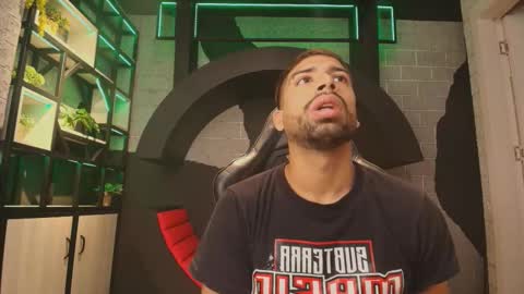 Snapshot of mystrongsubmissive chatting on November 10, 10:58 am mystrongsubmissive online show from November 10, 10:58 am