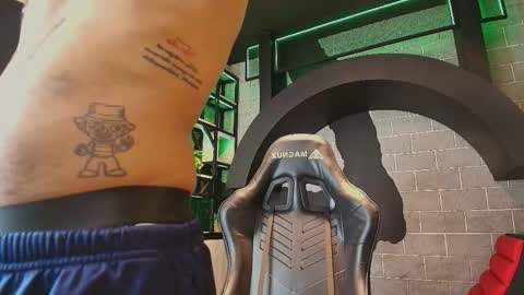 Snapshot of mystrongsubmissive chatting on November 17, 2:12 pm mystrongsubmissive online show from November 17, 2:12 pm