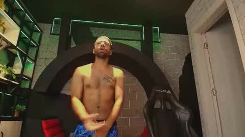 Snapshot of mystrongsubmissive chatting on November 20, 11:10 am mystrongsubmissive online show from November 20, 11:10 am