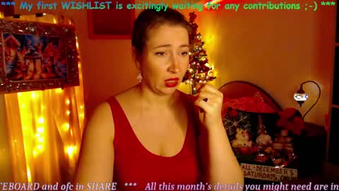 Snapshot of mystydew chatting on December 5, 3:17 pm MystyDew online show from December 5, 3:17 pm