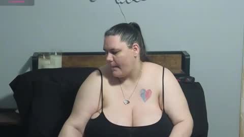 Snapshot of mzjuicybootay2169 chatting on May 9, 10:31 am Mzjuicybootay online show from May 9, 10:31 am