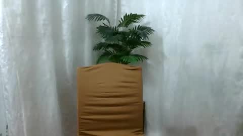 Snapshot of n1raa chatting on March 27, 7:35 pm nira online show from March 27, 7:35 pm